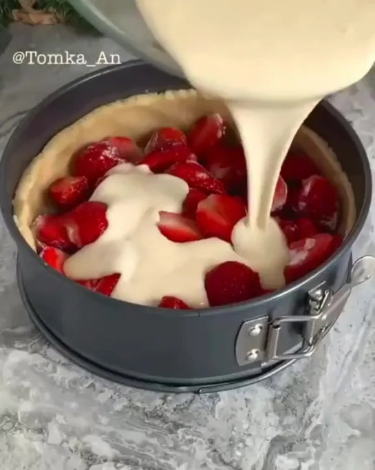 Невероятно вкусный заливной пирог с ягодами🍓