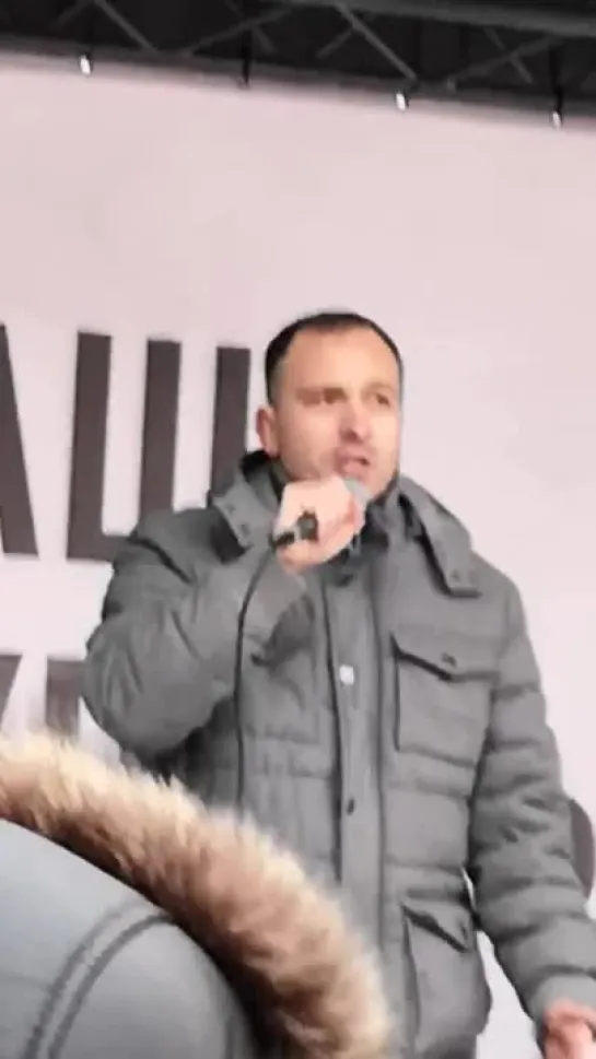 Константин Семин на митинге против передачи Курил