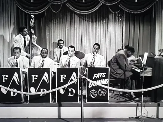 Fats Domino - Aint That A Shame (1956)