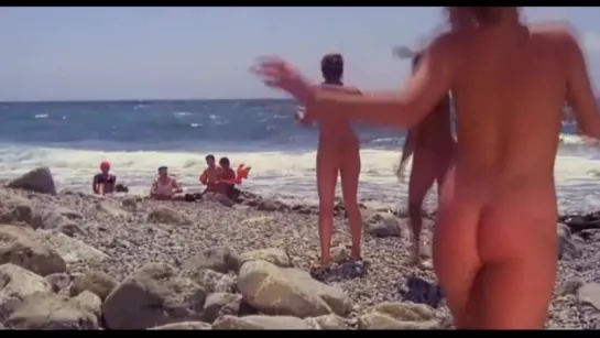 Adriana Russo, Janet Agren, etc Nude - Ricchi, ricchissimi, praticamente in mutande (IT 1982)