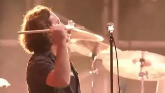 Queens of the Stone Age feat. Eddie Vedder (Pearl Jam) - Little Sister | Lollapalooza Chile 2013