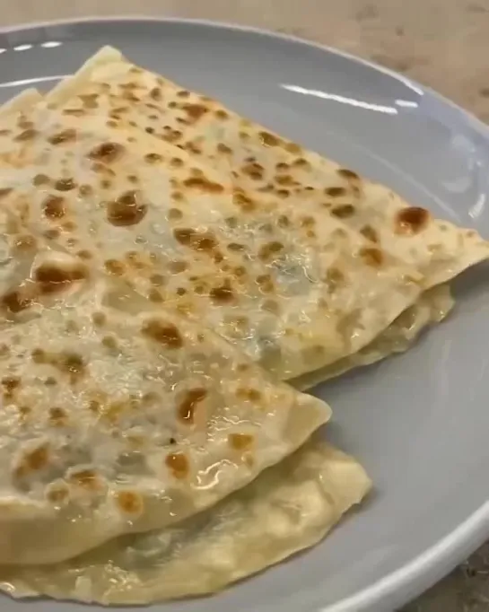 КУТАБЫ С СЫРОМ И ЗЕЛЕНЬЮ🥟