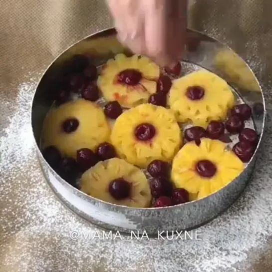 Пирог перевертыш с ананасами и вишней 🍒