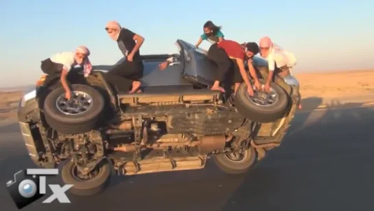 Saudi's Changing Wheels Tyres While Driving