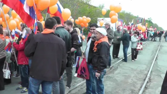 "МЕХАНИЧЕСКИЙ ЗАВОД" ПОЕТ "КАТЮШУ" ( в праздничн. колонне на П.П.-16).