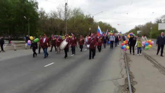 " МЕХАНИЧЕСКИЙ" - С ОРКЕСТРОМ (колонна завода на Параде Победы 9 мая).