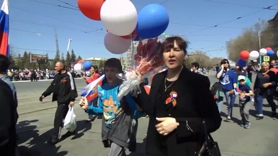 СВЕРНУЛИ НА "КОМСОМОЛКЕ" ( колонна ООО "ЖЕЛЕЗОБЕТОН" на городском Параде Победы).