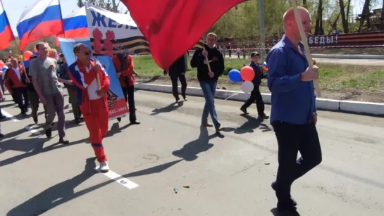 ПЕРЕХОДИМ ЕЛШАНКУ (колонна завода ООО "ЖЕЛЕЗОБЕТОН" на городском Празднике 9 мая).