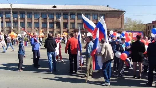 ВЫСТРАИВАЕМСЯ В КОЛОННУ (работники ООО "ЖЕЛЕЗОБЕТОН" на Параде Победы - 2018).