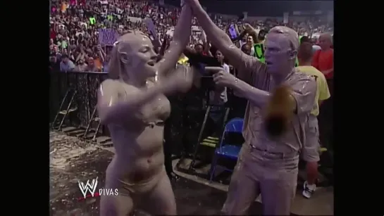 RAW 08.19.2002- Trish Stratus vs. Stacy Keibler - Mud Match