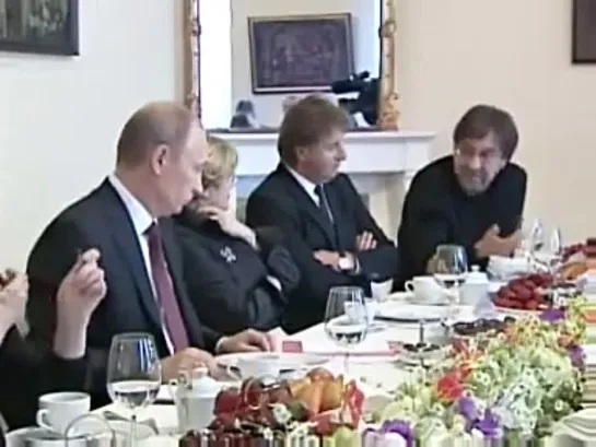 Путин и Юрий Шевчук (версия без цензуры)(Загружено 11 окт. 2010 г.)