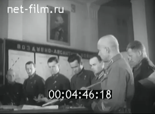 Под белыми куполами \ ВДВ СССР (1942)