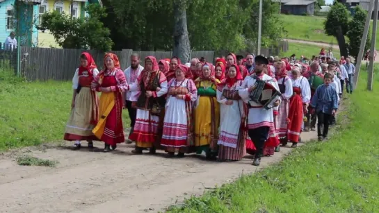 ГУЛЯНЬЕ В СОСЕДНЮЮ ДЕРЕВНЮ