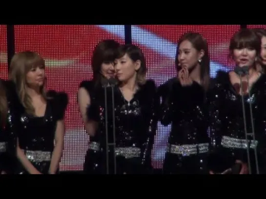 110120 SNSD - Taeyeon+Tiffany=TaeNy   @SMA[fancam]