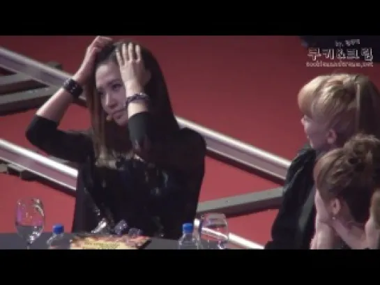 [Fancam] 101209 SNSD Yuri - "My Hair ...??" @ 2010 Golden Disk Awards