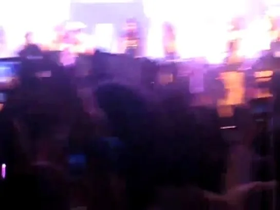 SNSD Ending  - We Are The World@ Korean Pop Night Concert 2010 [FANCAM]