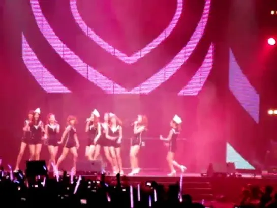 SNSD Intro + Genie@ Korean Pop Night Concert 2010 [FANCAM]