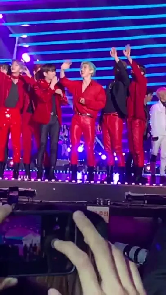 [VK][181225] MONSTA X fancam - Ending @ SBS Gayo Daejun 2018