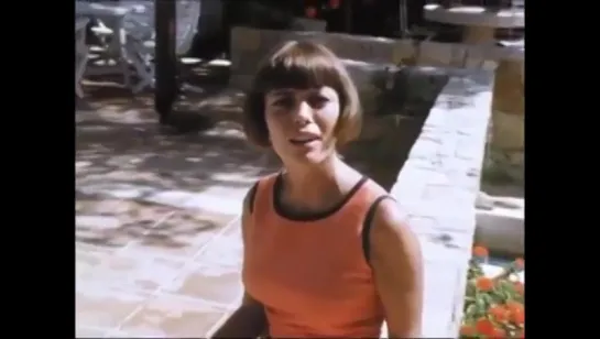 Mireille Mathieu ♫ Pardonne-Moi Ce Caprice D'Enfant (Villa de J. Stark, Roquefort-la-Bedoule, 1970)