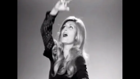 Dalida ♫ Mais il y a l’accordéon ♪ 07/07/1973 (Midi trente (1re chaine)