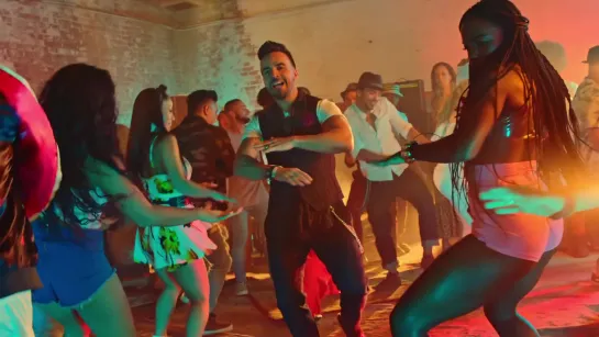 Luis Fonsi, Demi Lovato - Échame La Culpa (Video Oficial)