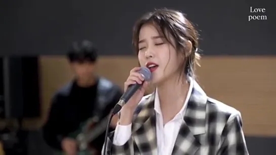 [IU]  Love poem  Live Clip (360p) (via Skyload)