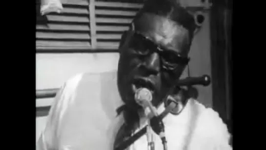 Howlin' Wolf - Meet Me In The Bottom