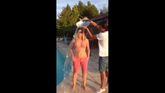 Ornella Muti - Ice bucket challenge ( 2014 )