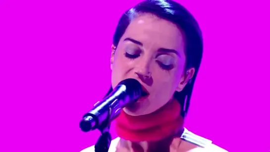 St. Vincent - Los Ageless (live at The Graham Norton Show)