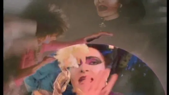 Siouxsie & The Banshees - This Wheel's On Fire (Original Music Video) (1987)