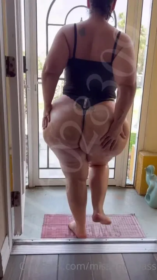 [Onlyfans.com] Mrshourglass- Fat Ass Mom (vk.com/curvess)