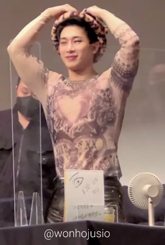 [VK][220217] WONHO fancam @ Ktown4U fansign