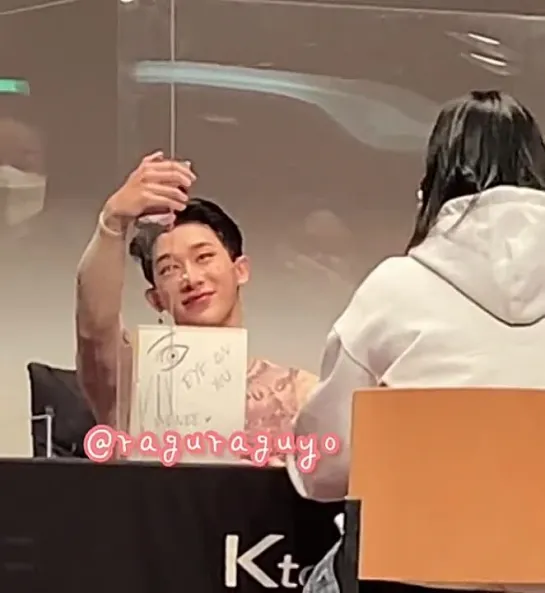 [VK][220217] WONHO fancam @ Ktown4U fansign