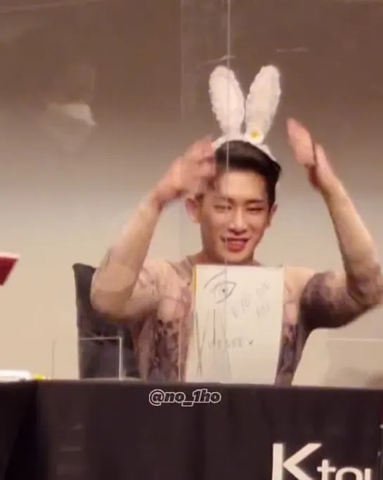 [VK][220217] WONHO fancam @ Ktown4U fansign