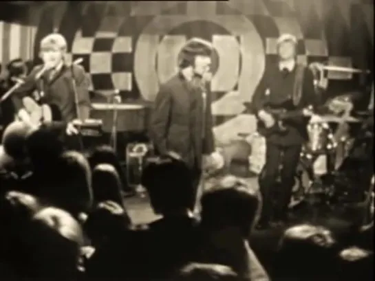 THE MOODY BLUES -FLY ME HIGH-LIVE FRENCH TV-1967