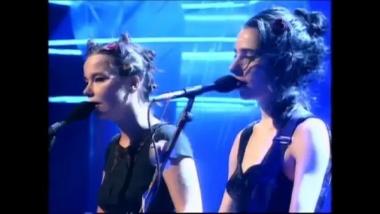 Bjork & PJ Harvey - I Can't Get No Satisfaction[live 1994]