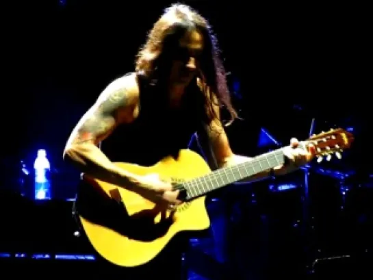 Nuno Bettencourt (Rihanna Tour 2010)