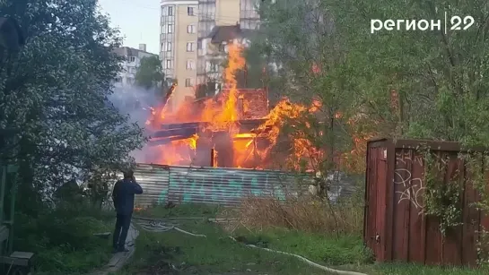 В центре Архангельска горят 4 дома