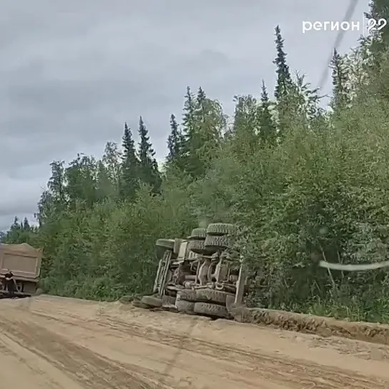 Перед деревней Совполье самосвал ушёл в кювет