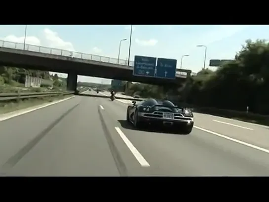 Koenigsegg в тоннеле