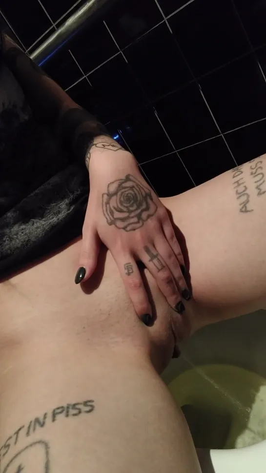 Charlotte Sartre (OnlyFans) piss, Anal Анал Gape Goth Whore Slut Pussy Tattoo Тату