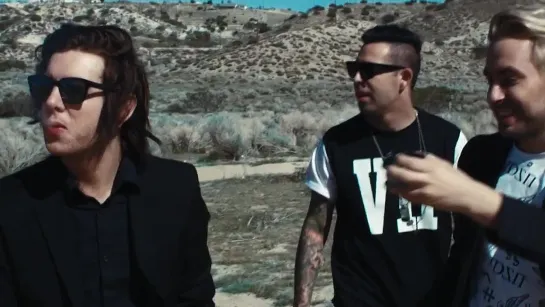 Breathe Carolina - Chasing Hearts (ft. Tyler Carter)