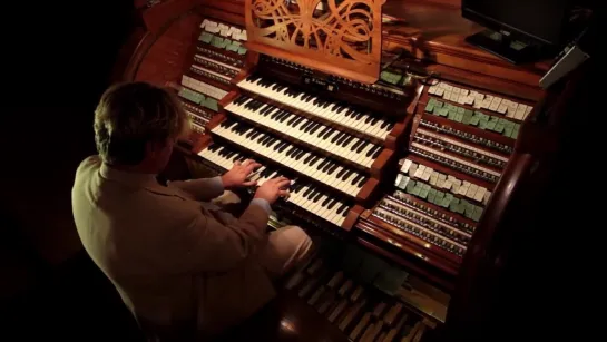 XAVER VARNUS PLAYS BACHS TOCCATA  FUGUE IN THE BERLINER DOM