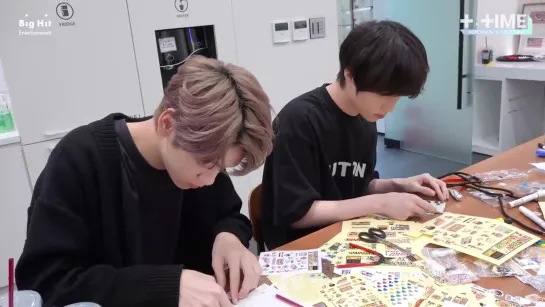 [T:TIME] Lets Decorate Our Phones! - TXT (투모로우바이투게더)