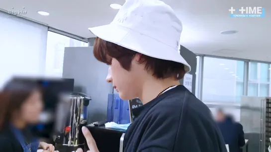 [T:TIME] HUENINGKAI's snack shopping mission! - TXT (투모로우바이투게더)