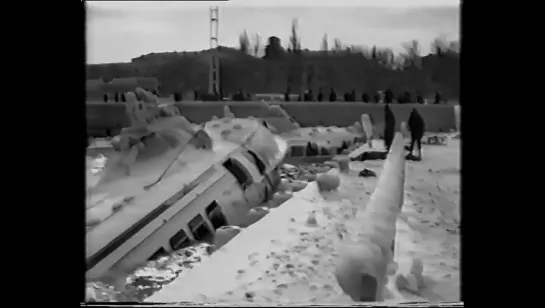 Bora in Novorossiysk. Nord OST 1993 год.СПК "Метеоры" после шторма.