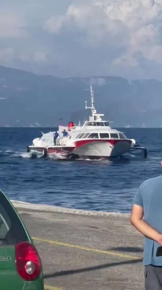 Flying Dolphin arrives in Paxos