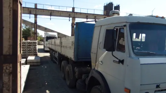 СРАЗУ ДВЕ МАШИНЫ (приехали под погрузку на склад 3-го ц.).