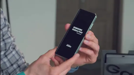 Samsung Fold с гибким экраном — первый обзор