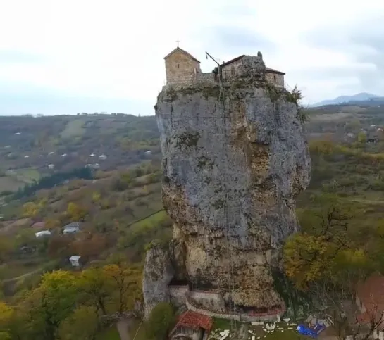 Часовня на вершине Столпа Кацхи, Грузия